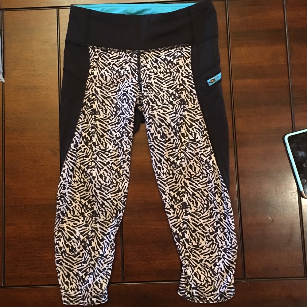 Lululemon crops with zip side pocket